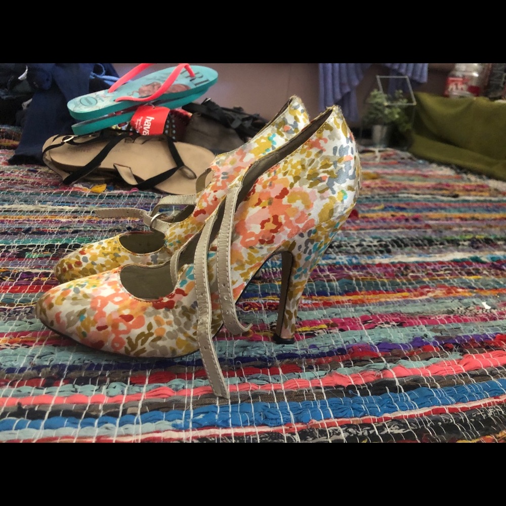 heels - Picture 2 of 3